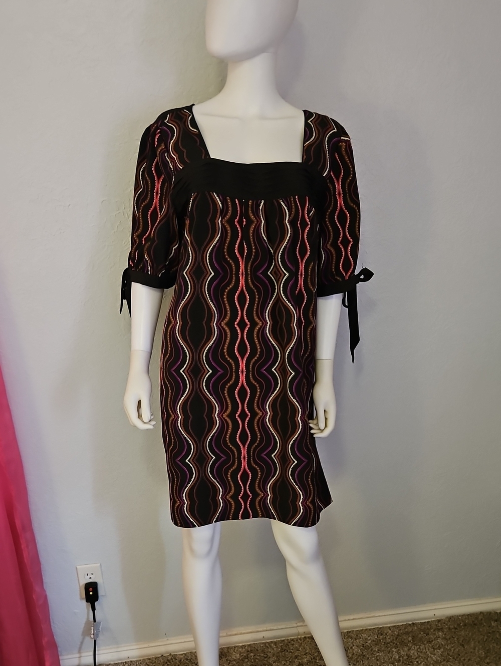 ELLE Retro Wavy Mod Multicolor Shift Dress - Picture 2 of 12